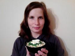 Салат из сыра с чесноком и яйцом и плавленный сыр