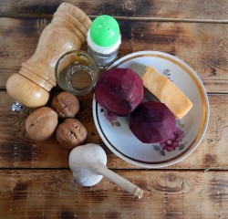 Салат из сырой свеклы с сыром