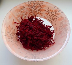 Салат из сырой свеклы с сыром