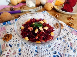 Салат из сырой свеклы с сыром