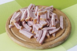 название картинки Салат с ветчиной, огурцами, сыром и яйцом