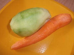 название картинки Салат из зеленой редьки и моркови