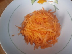 название картинки Салат из зеленой редьки и моркови