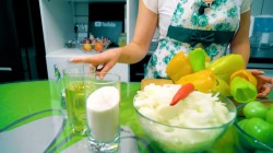 название картинки Салат из зелёных помидоров с болгарским перцем на зиму