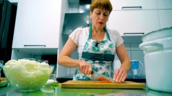 название картинки Салат из зелёных помидоров с болгарским перцем на зиму