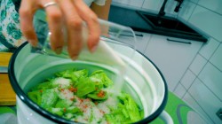 название картинки Салат из зелёных помидоров с болгарским перцем на зиму