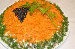 Салат Изабелла с курицей и корейской морковкой