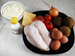 название картинки Салат Изумрудная россыпь с киви и курицей