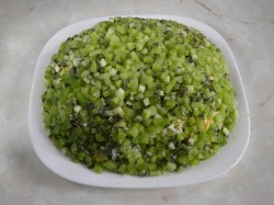 название картинки Салат Изумрудная россыпь с киви и курицей