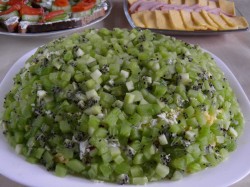 название картинки Салат Изумрудная россыпь с киви и курицей