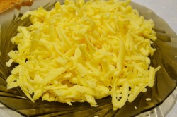 Салат Изумрудный браслет с курицей сыром и киви