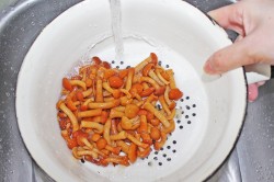 Салат Жар-птица опятами и курицей