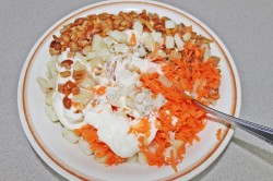 Салат Жар-птица опятами и курицей