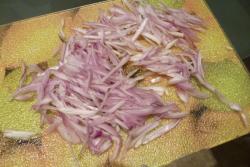 название картинки Салат с манго и луком