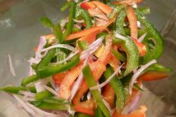 название картинки Салат с манго и луком