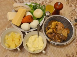 Салат Каллы с курицей и ананасами