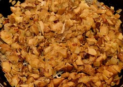 Салат Каллы с курицей и ананасами