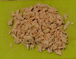 Салат Каллы с курицей и ананасами