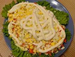 Салат Каллы с курицей и ананасами