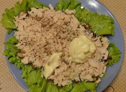 Салат Каллы с курицей и ананасами