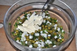 название картинки Салат: кальмар, огурец соленый