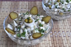 название картинки Салат: кальмар, огурец соленый