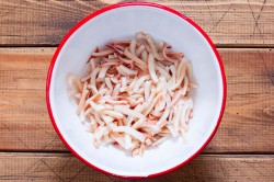 название картинки Салат с кальмаром огурцами яйцами