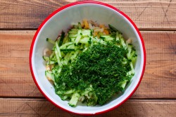 название картинки Салат с кальмаром огурцами яйцами