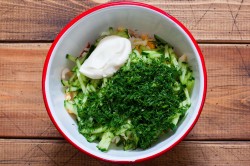 название картинки Салат с кальмаром огурцами яйцами