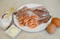 Салат кальмары креветки яйца