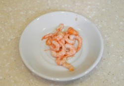 Салат кальмары креветки яйца