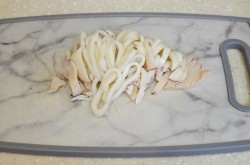 Салат кальмары креветки яйца