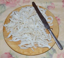 Салат с кальмарами, курицей