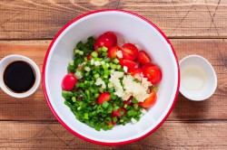 название картинки Салат кальмары помидоры