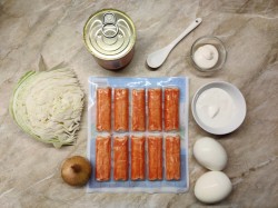 название картинки Салат крабовые палочки с капустой и кукурузой