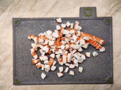 название картинки Салат крабовые палочки с капустой и кукурузой