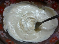 Салат Кармен с курицей и ветчиной сухариками