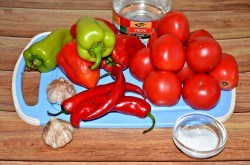 Салат Кобра на зиму из помидор - шаг 1 Салат Кобра на зиму из помидор - шаг 1