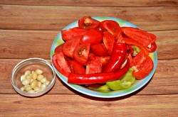 Салат Кобра на зиму из помидор - шаг 2 Салат Кобра на зиму из помидор - шаг 2