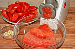 Салат Кобра на зиму из помидор - шаг 3 Салат Кобра на зиму из помидор - шаг 3