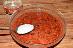 Салат Кобра на зиму из помидор - шаг 4 Салат Кобра на зиму из помидор - шаг 4