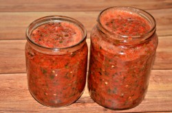 Салат Кобра на зиму из помидор - шаг 5 Салат Кобра на зиму из помидор - шаг 5