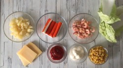 Салат коктейль с сыром