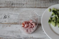 Салат коктейль с ветчиной и сыром