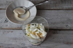 Салат коктейль с ветчиной и сыром