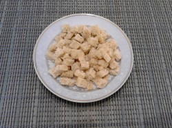 Салат: фасоль, сухарики, колбаса - шаг 4 Салат: фасоль, сухарики, колбаса - шаг 4