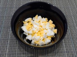 Салат: фасоль, сухарики, колбаса - шаг 6 Салат: фасоль, сухарики, колбаса - шаг 6