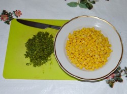 Салат с консервированными шампиньонами и кукурузой