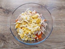 название картинки Салат с копченой курицей и корейской морковью