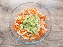 название картинки Салат с копченой курицей и корейской морковью